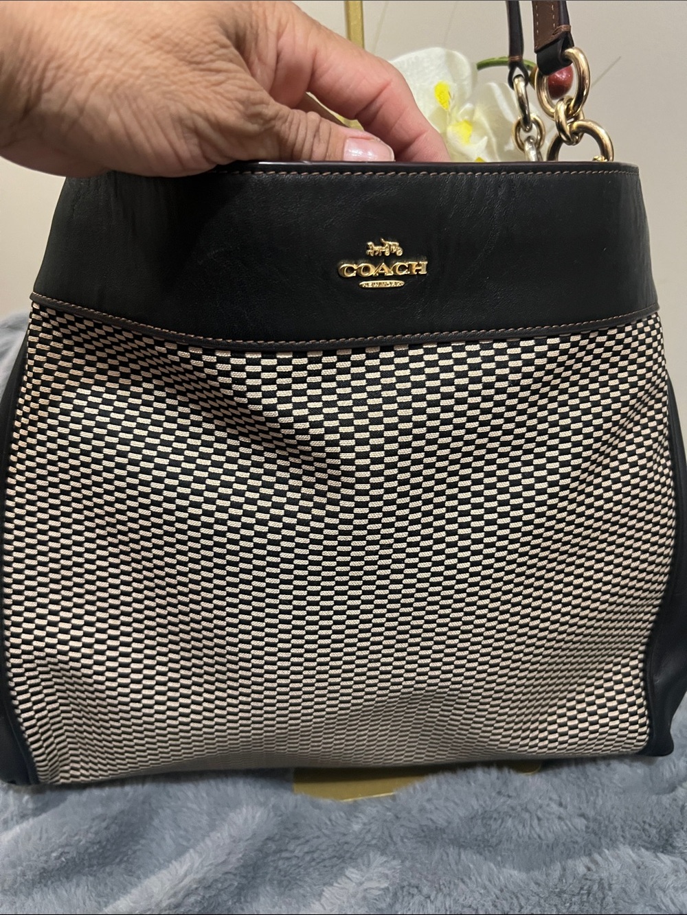 Coach Lexy Black & Tan Shoulder Bag EUC retail $349 - Picture 2 of 11